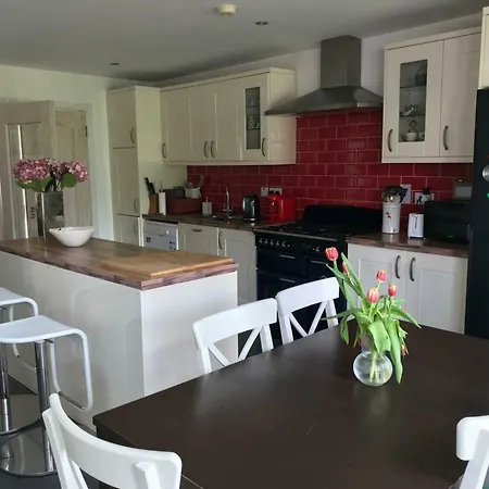 Light Filled 3bdr With Garden In Kimmage * Dublin