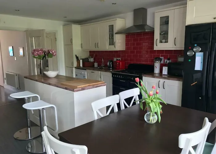 Light Filled 3bdr With Garden In Kimmage * Dublin